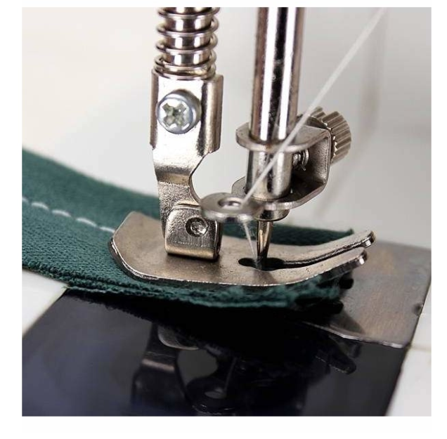 Mini maşină de cusut electrică 4-în-1 – portabilă, alb-mov