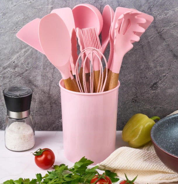 Set 12 ustensile de bucătărie din silicon cu mânere de lemn
